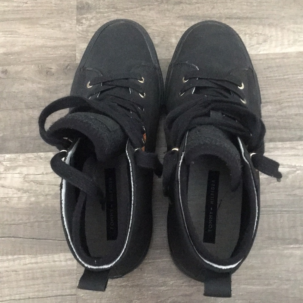 Black Tommy Hilfiger ankle sneakers